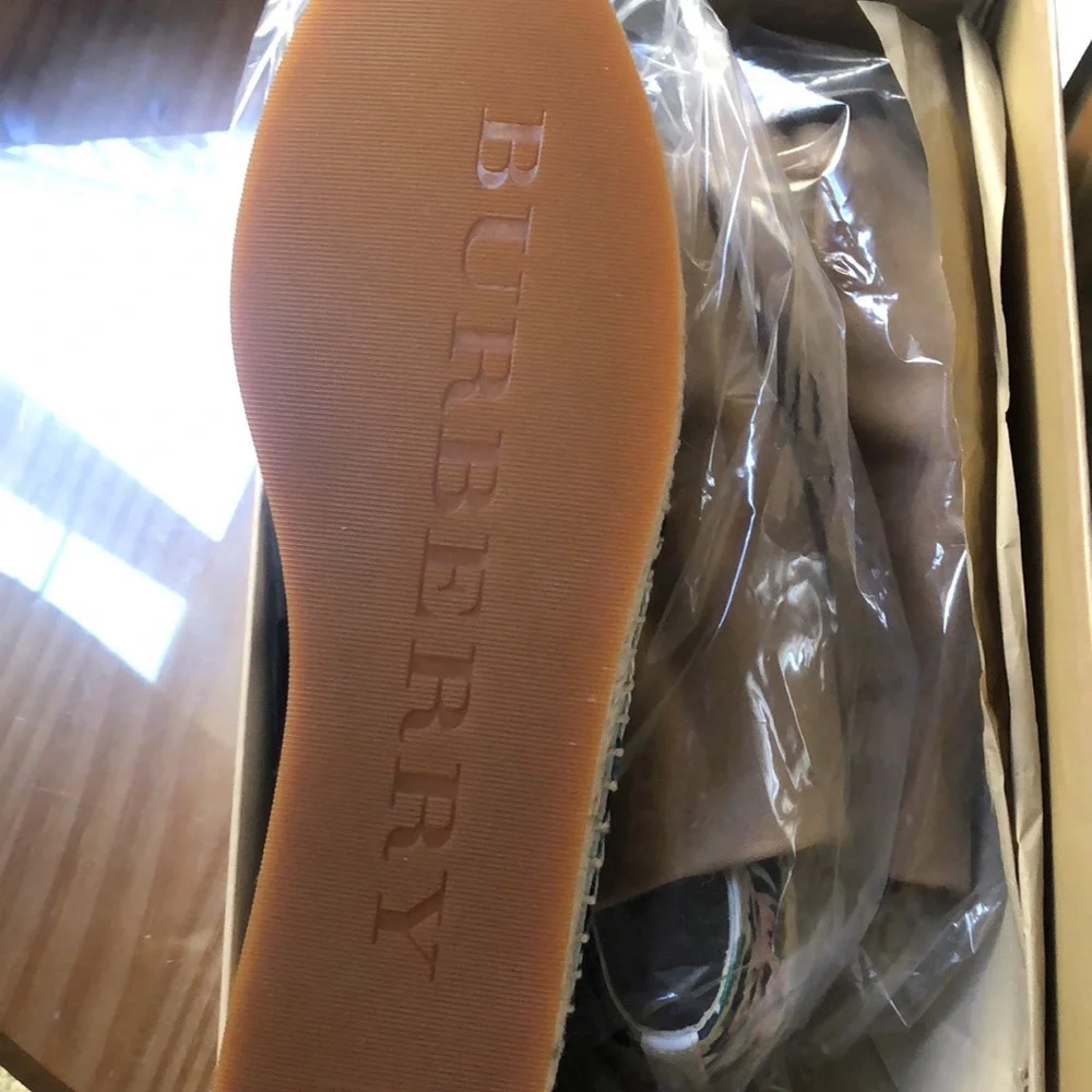 NIB Burberry Peony Rose Print Canvas Espadrilles